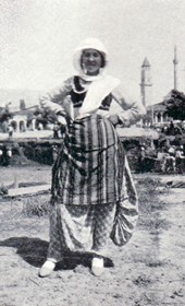 FW128A: “Albanian gypsy woman” (Photo: Friedrich Wallisch, 1931).