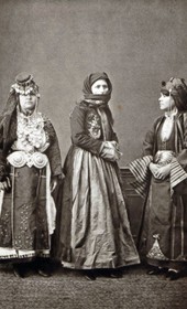 (1. right) Vlach woman from Janina; (2. centre) Christian woman from Preveza; (3. left) peasant woman from around Trikala (source: Les Costumes populaires de la Turquie en 1873, Constantinople 1873, plate 20)