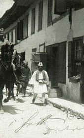 MSG056: Durrës: Prince Wilhelm zu Wied returns from an inspection of the defence fortifications around the town, May 1914 (Marquis di San Giuliano Photo Collection).