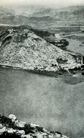 HAB27: “The fortress of Shkodra, taken from Mount Tarabosh” (Photo: Hugo Bernatzik, 1929).