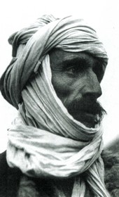 “A typical Albanian Highlander wearing a kerchief around the cap and neck” (Photo: Carleton Coon 1929).