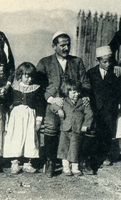 Mirdita Prince Gjon Markagjoni (1888-1966) with his wife, mother and children (Photo: Carleton Coon 1929).