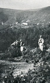 OVG021: Delbnisht near Laç, with the residence of the Archbishop of Durrës (Photo: Major Spaits 1912).