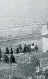 Grothe1912.116: Orthodox burial of a wounded Montenegrin fighter (Photo: Hugo Grothe, 1912).