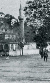 Grothe1912.124: Port road and mosque in the harbour of Ulqin/Ulcinj [Dulcigno], now in Montenegro (Photo: Hugo Grothe, 1912).
