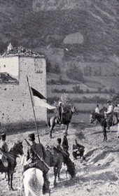 Jäckh043: "An Albanian kulla [fortified stone tower] surrounded by Turkish cavalry" (Photo: Ernst Jäckh, ca. 1910).