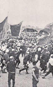 Jäckh054: "The Albanians hasten to pay homage to Sultan Mehmed V in the summer of 1911 on Plain of Kosovo [Kosovo Polje /Fushë Kosova]" (Photo: Ernst Jäckh, 1911).