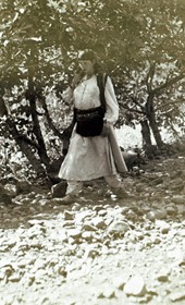 Jäckh085: "Muslim Albanian girl in Dukagjin" (Photo: Ernst Jäckh, ca. 1910. Courtesy of Rare Books and Manuscript Library, Columbia University, New York, 130114-0049).
