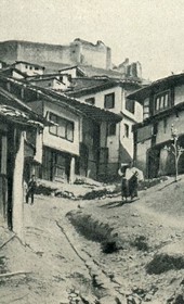 GLJ080B: "Prizren: houses on the hillside leading up to the barracks" (Photo: Gabriel Louis-Jaray, 1909).