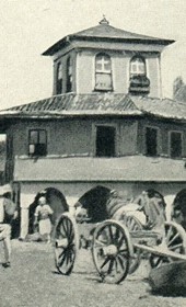 GLJ084B: "Prizren: the police station in the market" (Photo: Gabriel Louis-Jaray, 1909).