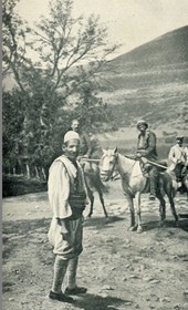 GLJ092: "From Prizren to Kukës: stop at the hut of an Albanian" (Photo: Gabriel Louis-Jaray, 1909).