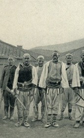 GLJ100B: "Kukës: the tribe of Sul Elez Bey" (Photo: Gabriel Louis-Jaray, 1909).