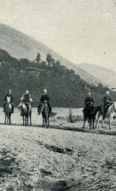GLJ112A: "From Kukës to Orosh: in the broad pebbly bed of a dried-up river" (Photo: Gabriel Louis-Jaray, 1909).