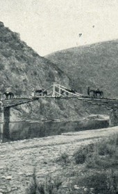 GLJ136B: "From Orosh to Shkodra: the bridge of Vaumat [Vau i Matit]" (Photo: Gabriel Louis-Jaray, 1909).