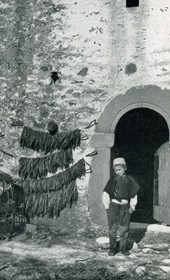 EVL061: Tobacco drying on a house wall in Mirdita (Photo: Erich von Luckwald, ca. 1936).