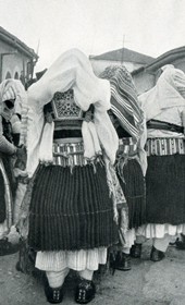 EVL081: Women’s costumes seen in Shkodra (Photo: Erich von Luckwald, ca. 1936).