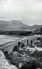 EVL084: The Mes Bridge [Ura e Mesit] over the Kir River northeast of Shkodra (Photo: Erich von Luckwald, ca. 1936).