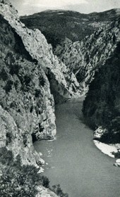 EVL090: Gorge of the Drin River (Photo: Walter Frentz, ca. 1935).
