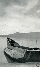 EVL091: Broad wooden fishing boat on Lake Ohrid (Photo: Erich von Luckwald, ca. 1936).