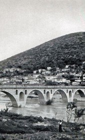 EVL101: Bridge over the Osum River at Berat (Photo: Erich von Luckwald, ca. 1936).