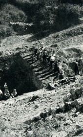 EVL126: Construction work on the road from Shkodra to Puka and Kukës during the Italian occupation (Photo: Erich von Luckwald, ca. 1941).