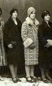 THR011: Dardha: Five women (Photo: Thimi Raci, 1930s).