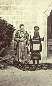 Josef Székely VUES IV 41062
Shkodër: dy gra shqiptare në veshje shkodrane. Fund gushti 1863