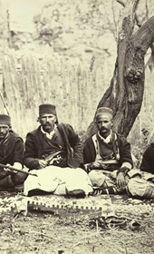 Josef Székely VUES IV 41080
Albanesen aus Dibra: Gruppe von vier Pallikaren. Ende September 1863
